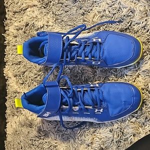 Boys under Armour baseball cleats